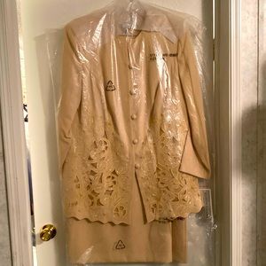 Justin Taylor, Banana yellow polyester skirt suit. 16W, New, never worn